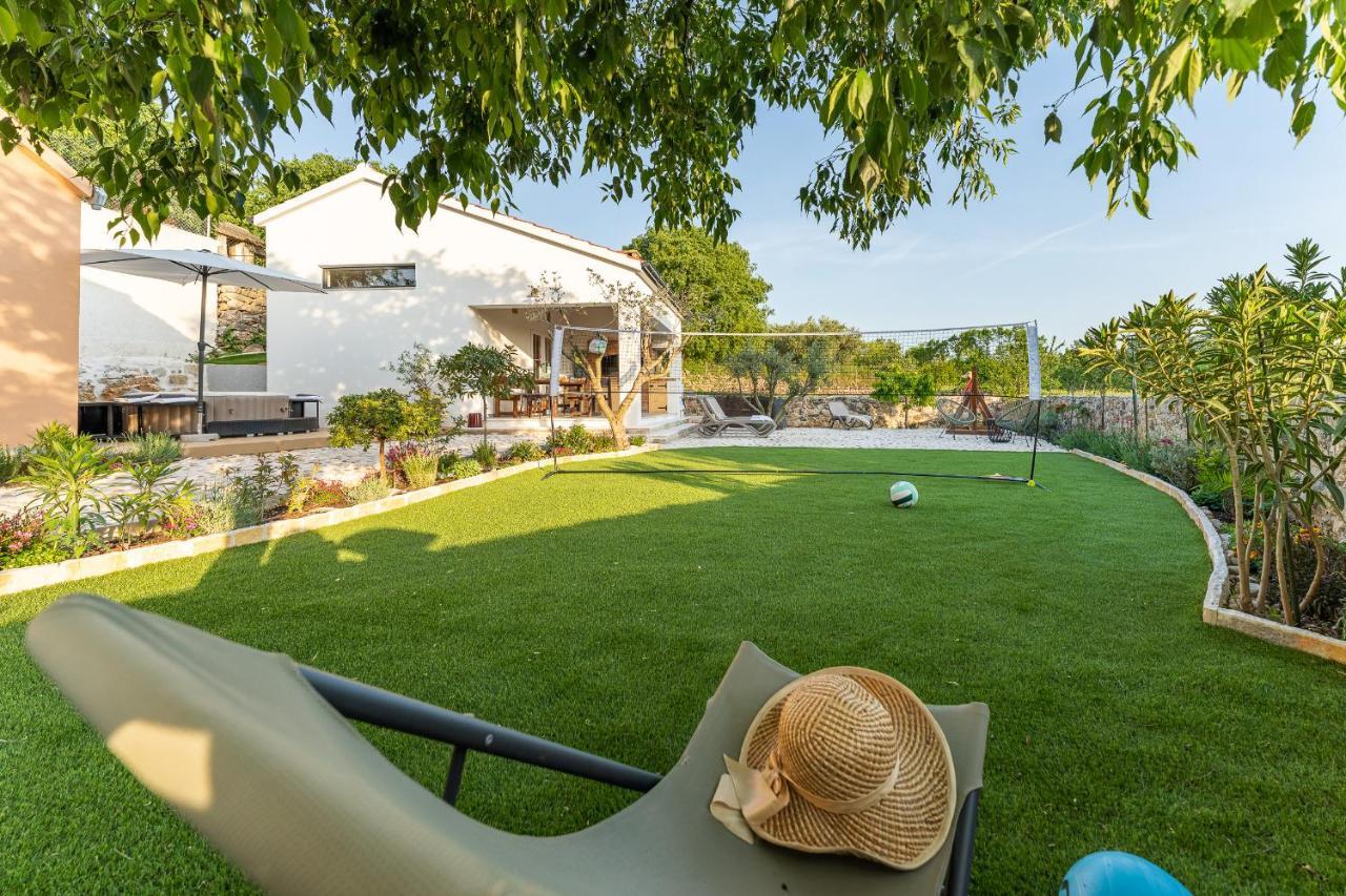 Holiday Home - Villa Thorak Anić Екстериор снимка
