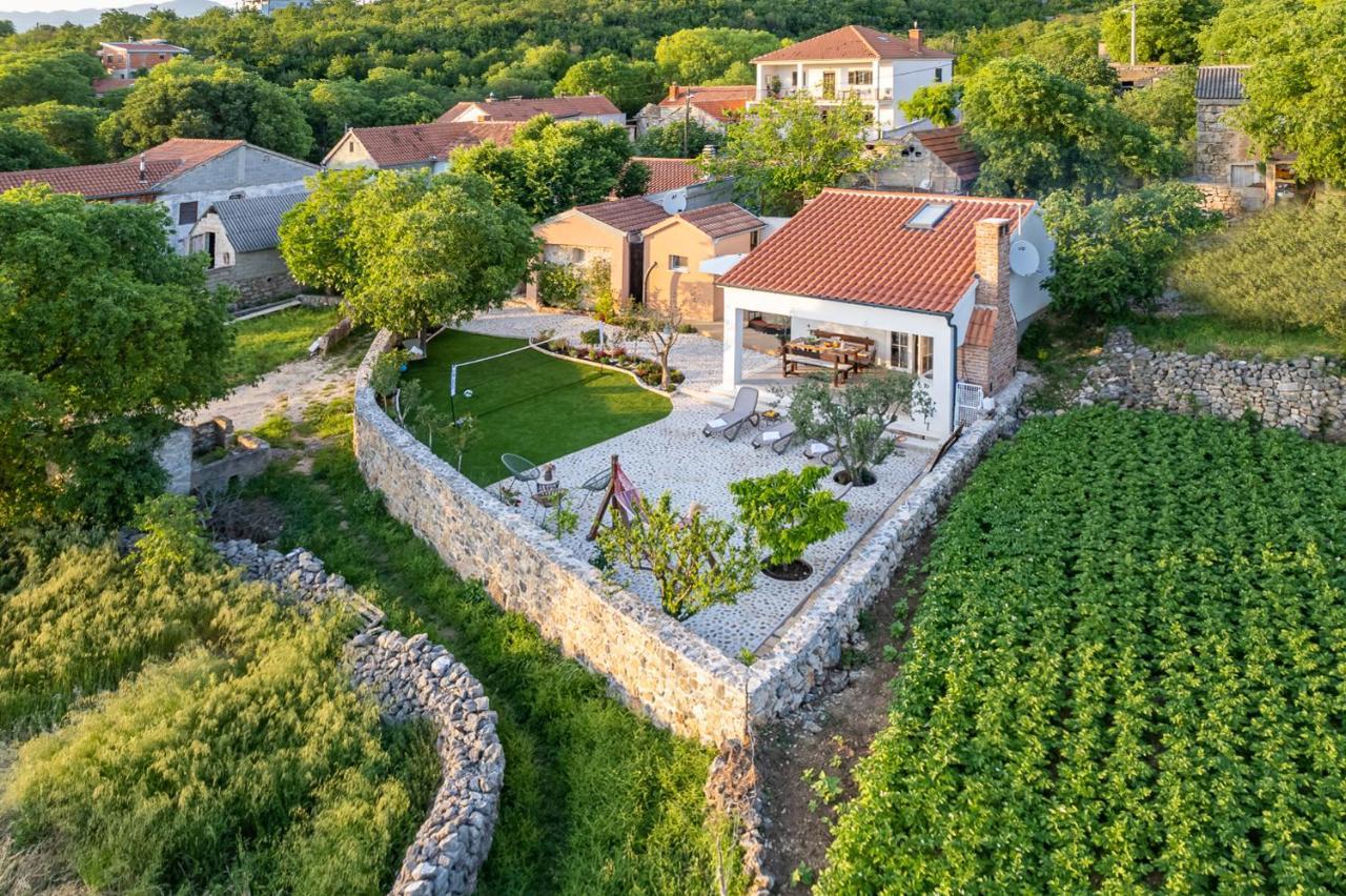 Holiday Home - Villa Thorak Anić Екстериор снимка