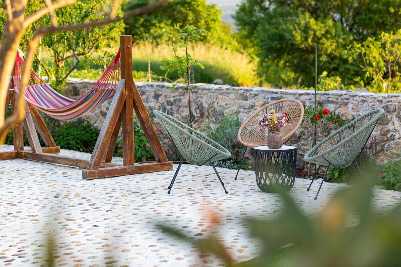 Holiday Home - Villa Thorak Anić Екстериор снимка