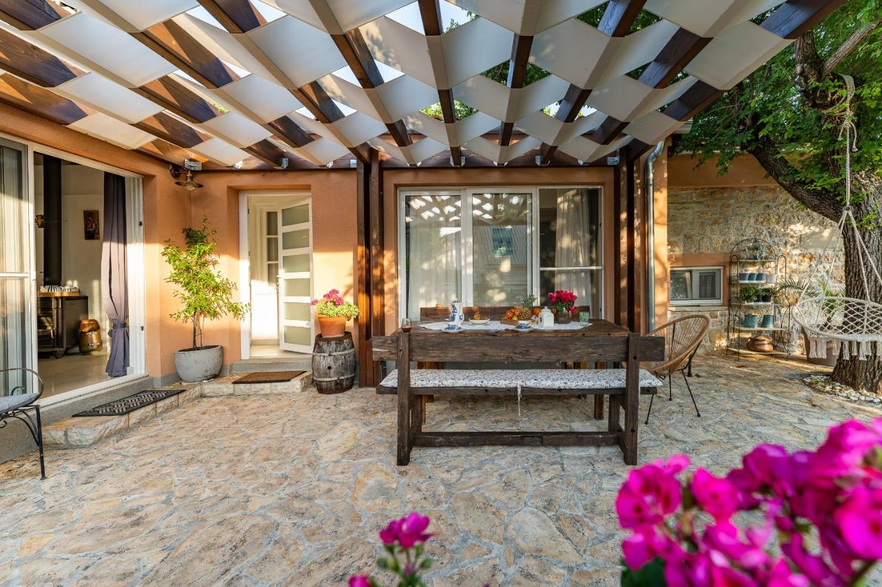 Holiday Home - Villa Thorak Anić Екстериор снимка