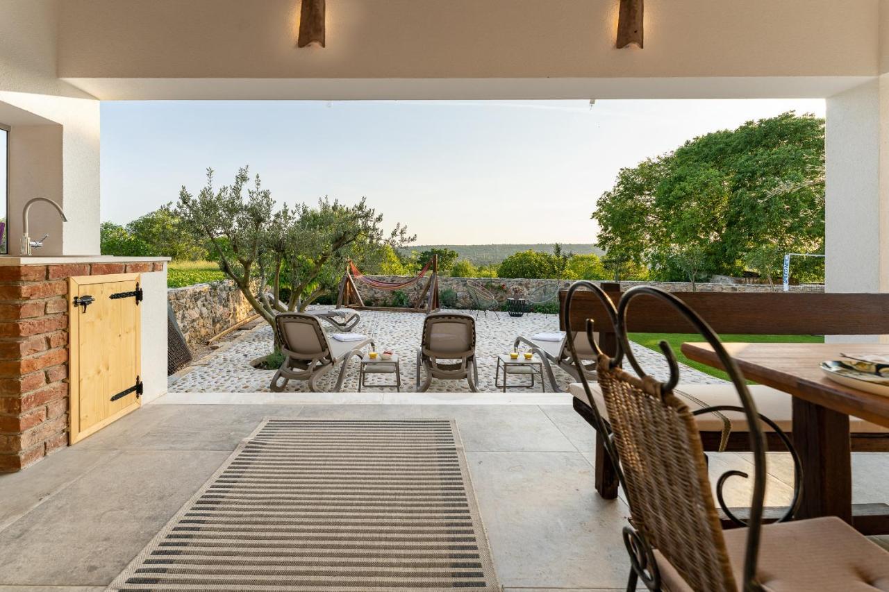 Holiday Home - Villa Thorak Anić Екстериор снимка