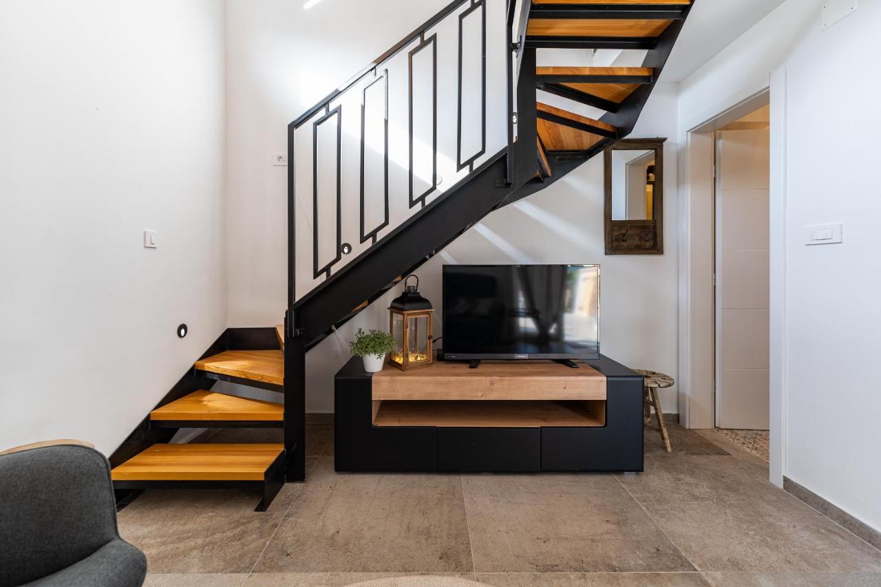 Holiday Home - Villa Thorak Anić Екстериор снимка