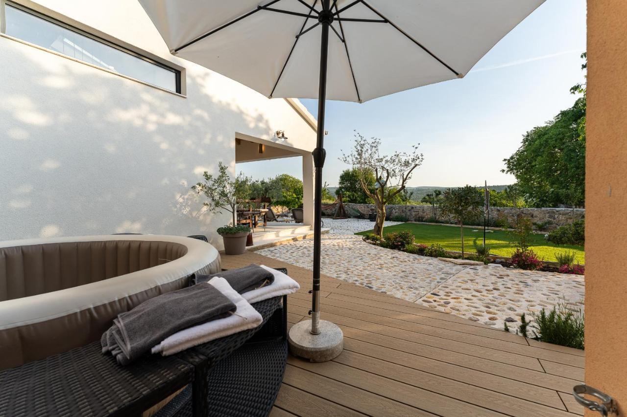 Holiday Home - Villa Thorak Anić Екстериор снимка