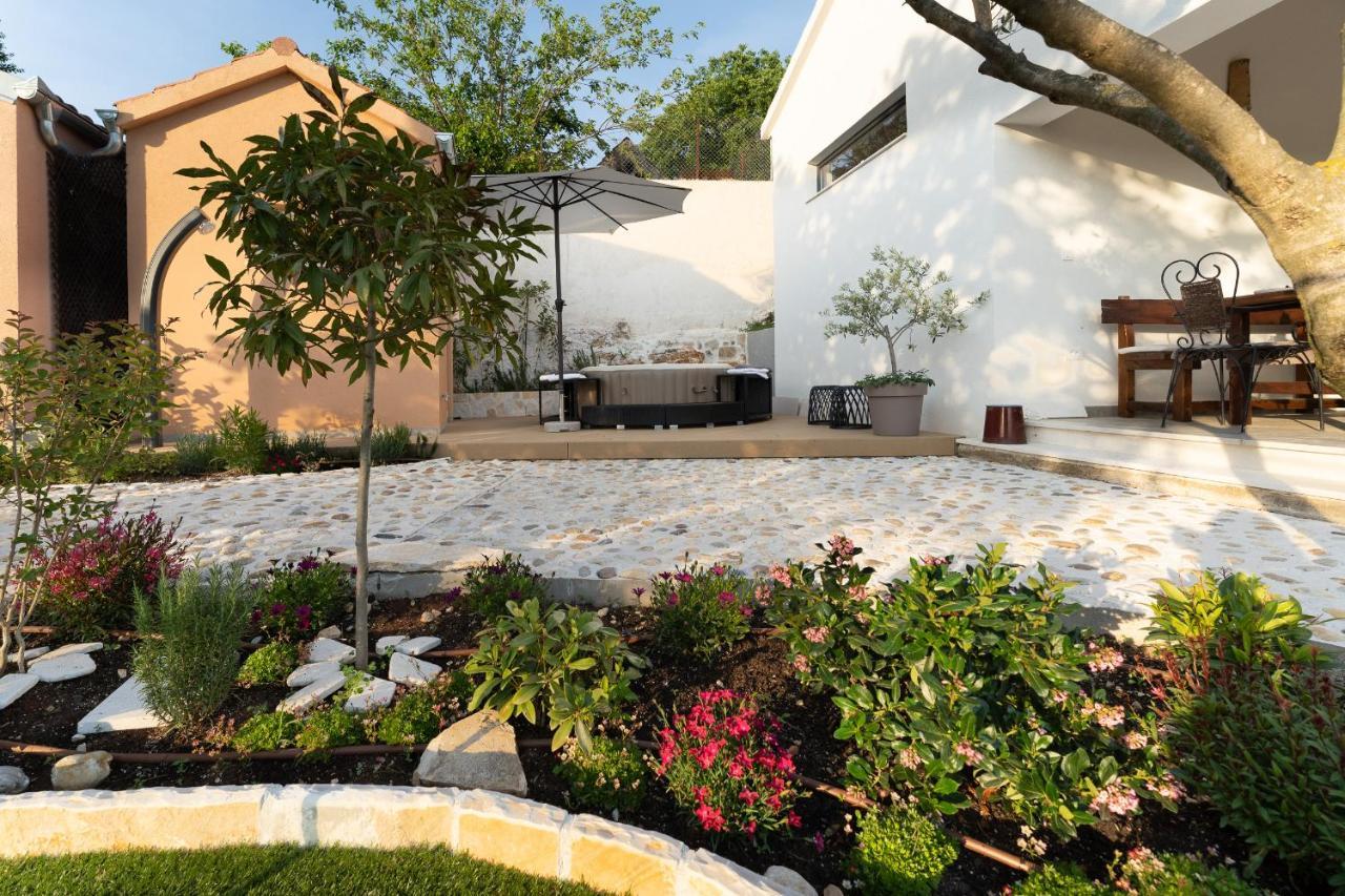 Holiday Home - Villa Thorak Anić Екстериор снимка
