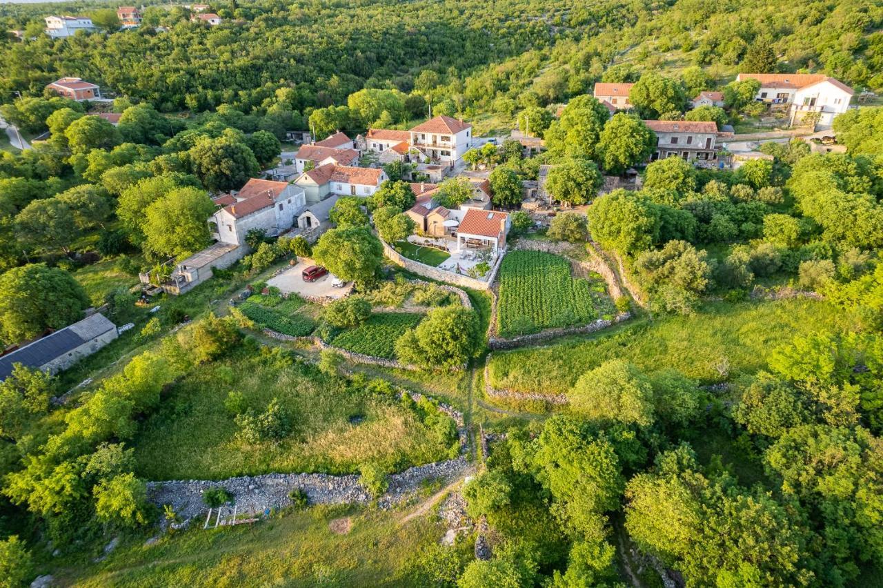Holiday Home - Villa Thorak Anić Екстериор снимка