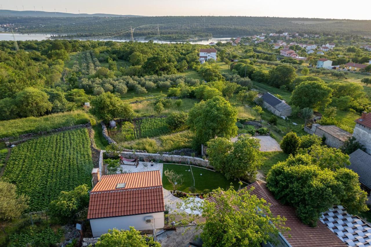 Holiday Home - Villa Thorak Anić Екстериор снимка