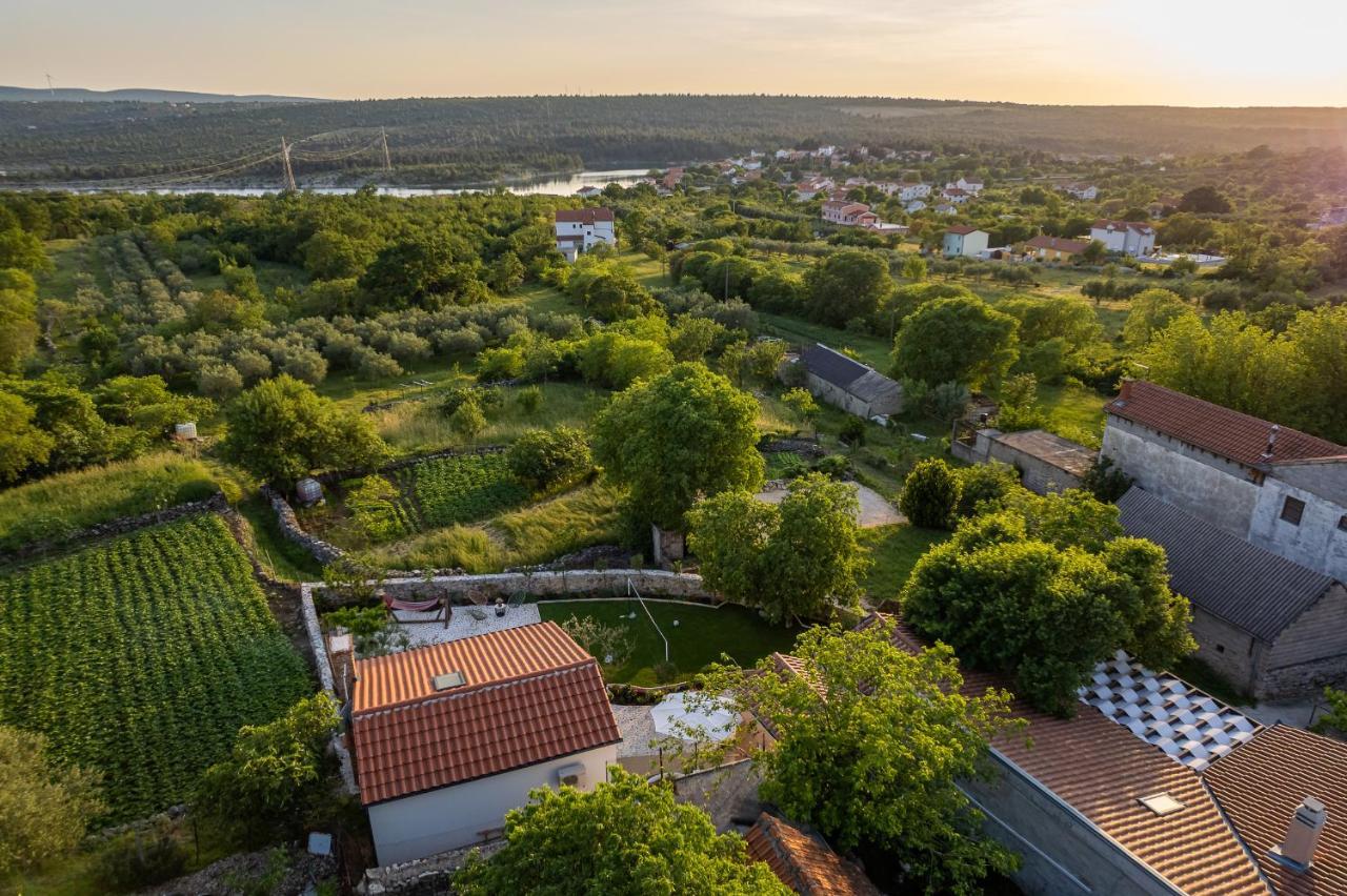 Holiday Home - Villa Thorak Anić Екстериор снимка