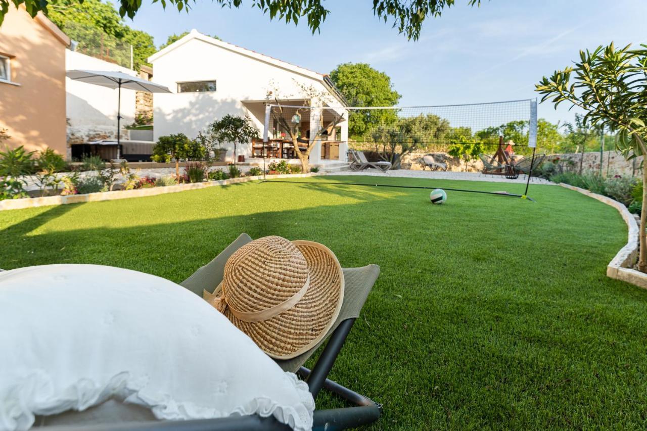 Holiday Home - Villa Thorak Anić Екстериор снимка