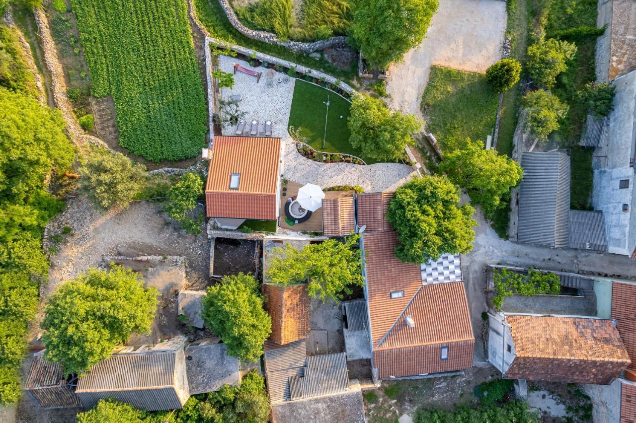Holiday Home - Villa Thorak Anić Екстериор снимка