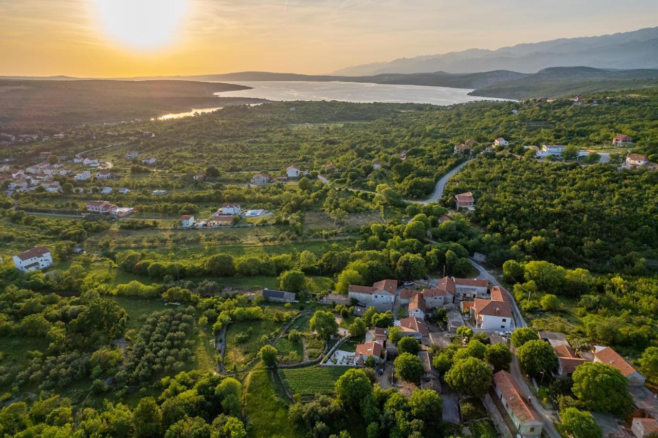 Holiday Home - Villa Thorak Anić Екстериор снимка