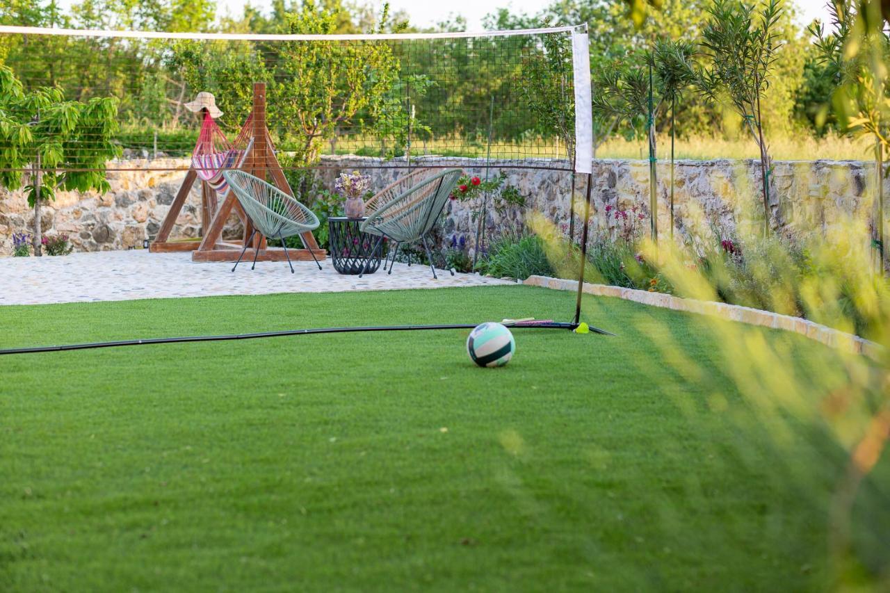 Holiday Home - Villa Thorak Anić Екстериор снимка